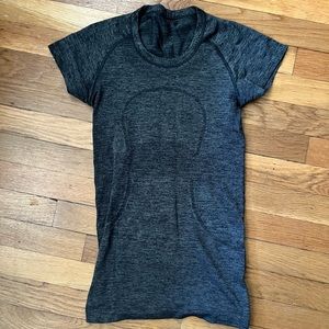Short sleeve lululemon tshirt